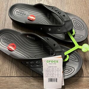 Black baya ll flip crocs flip flops NWT